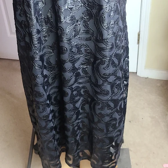 Ladies Sleeveless Dress 👗 😍 - Picture 3 of 8